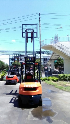 Toyota7fd25ขนาด2.5ตัน เสาสูง4เมตร เกียร์ออร์โต้ เครื่องยนต์ดีเซล2Z