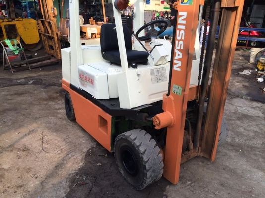 นิสสัน 2 ตันเครื่องเบนซิน เก่าญี่ปุ่นเกี่ยร์ออโต้ สภาพดีพร้อมใช้