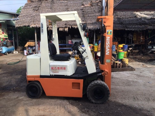 นิสสัน 2 ตันเครื่องเบนซิน เก่าญี่ปุ่นเกี่ยร์ออโต้ สภาพดีพร้อมใช้