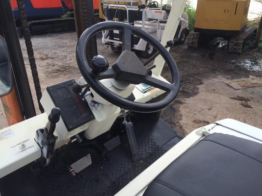 นิสสัน 2 ตันเครื่องเบนซิน เก่าญี่ปุ่นเกี่ยร์ออโต้ สภาพดีพร้อมใช้