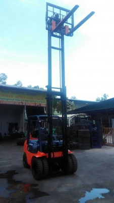 Toyota7fd25ขนาด2.5ตัน เสาสูง5เมตร งาฮิ้งฟอร์คเกียร์ธรรมดา เครื่องยนต์ดีเซล1DZ2 ล้อหน้าคู่ ยางตันใหม่