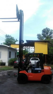 Toyota7fd25ขนาด2.5ตัน เสาสูง5เมตร งาฮิ้งฟอร์คเกียร์ธรรมดา เครื่องยนต์ดีเซล1DZ2 ล้อหน้าคู่ ยางตันใหม่