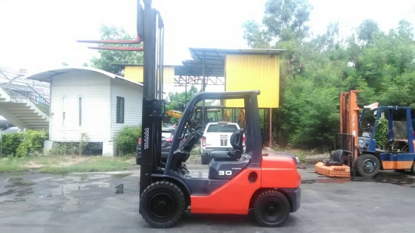 Toyota8fd30ขนาด3ตันเสาสูง3เมตร เกียร์ออร์โต้ เครื่องยนต์1DZ2รุ่มใหม่ล่าสุด ยางตันใหม่4เส้น