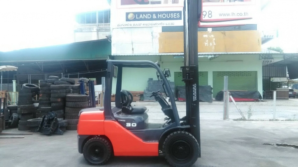 Toyota8fd30ขนาด3ตันเสาสูง3เมตร เกียร์ออร์โต้ เครื่องยนต์1DZ2รุ่มใหม่ล่าสุด ยางตันใหม่4เส้น