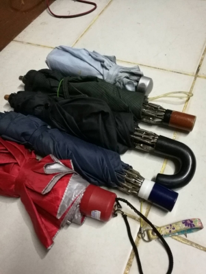 5 อัน 300 บ. ส่งฟรี083-2000058 LINE ID: line832923 ร่มพับพกพาง่าย ใช้กางแดดกันฝน ให้ 5 อันตามภาพ 5 อัน 300 บ. ส่งฟรี083-2000058 LINE ID: line832923 ร่มพับพกพาง่าย ใช้กางแดดกันฝน ให้ 5 อันตามภาพ