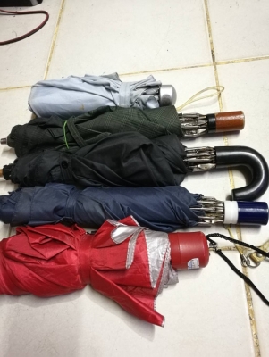 5 อัน 300 บ. ส่งฟรี083-2000058 LINE ID: line832923 ร่มพับพกพาง่าย ใช้กางแดดกันฝน ให้ 5 อันตามภาพ 5 อัน 300 บ. ส่งฟรี083-2000058 LINE ID: line832923 ร่มพับพกพาง่าย ใช้กางแดดกันฝน ให้ 5 อันตามภาพ