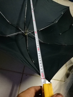 5 อัน 300 บ. ส่งฟรี083-2000058  LINE ID: line832923 ร่มพับพกพาง่าย ใช้กางกันแดดกันฝน ให้ 5 อันตามภาพ