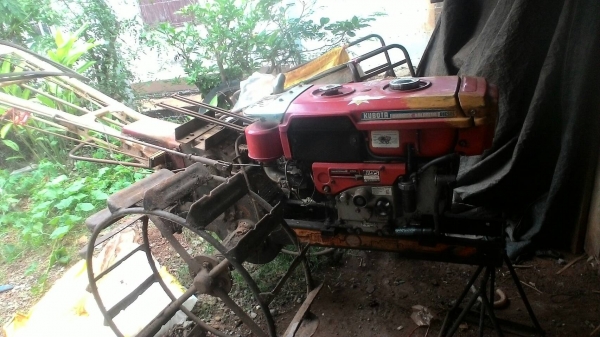 รถไถเดินตาม  ET 95 พร้อมใช้ มีอุปกรครบหมด  พร้อมลุยงาน รา คา  27000   วันทูคอล 098 668-3479 dtac 094 283-9369 สิทธิ์ คับ