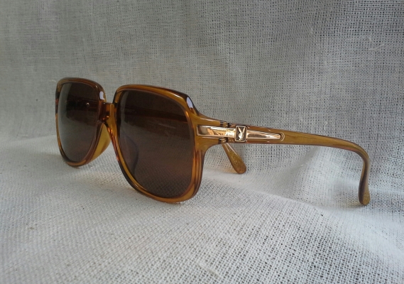 แว่นตาอ็อพทิล/โคตรบุรุษ 'กระต่ายหนุ่มที่ดวงจันทร์หมายปอง' Vintage Optyl PLAYBOY handmade in Austria แว่นตาอ็อพทิล/โคตรบุรุษ 'กระต่ายหนุ่มที่ดวงจันทร์หมายปอง' Vintage Optyl PLAYBOY handmade in Austria