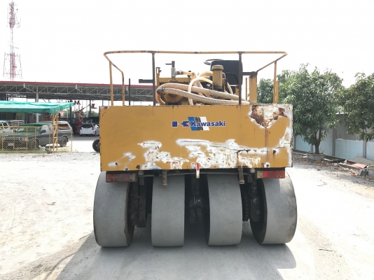 ขายรถบดล้อยาง10ตันKAWASAKIรุ่นKR20Wนำเข้าญี่ปุ่น ไม่เคยใช้งานในไทยมีเอกสารพร้อม เครื่องอีซูซุ6สูบสภาพดีพร้อมใช้งาน มีให้เลือกหลายคัน ขายถูกๆ