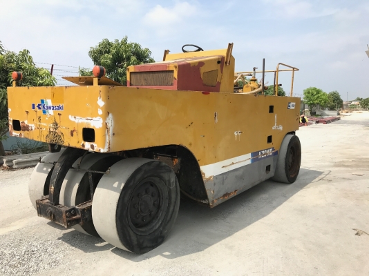 ขายรถบดล้อยาง10ตันKAWASAKIรุ่นKR20Wนำเข้าญี่ปุ่น ไม่เคยใช้งานในไทยมีเอกสารพร้อม เครื่องอีซูซุ6สูบสภาพดีพร้อมใช้งาน มีให้เลือกหลายคัน ขายถูกๆ
