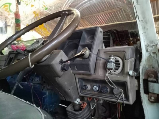 ขายคู่ 600,000 บาท   KOMATSU PC100-3 ราคา 295,000 บาท เครื่อง 6D14 ดี ปั้มแรง โช่หนา เอกสารเล่มทะเบียน  ISUZU JCM 1 เพลา 365,000 บาท เครื่อง 6BD1-165 แรง หัวบาง ยางดี คัสชีสวย  พวงมาลัยเพาเวอร์ เอกสารเล่มทะเบียน  รถอยู่ จ.อุบลราชธานี โทร&amp;ไอดีไลน์ 0610