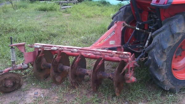 รถไถ 36 แรงปี  53 อุปกร 2 อย่าง   ซ. ม  1400   นิด ฯฯ มือ ราคาเบาฯฯ  26000   บาท  วันทูคอล 098 668-3479 dtac 094 283-9369 สิทธิ์ คับ