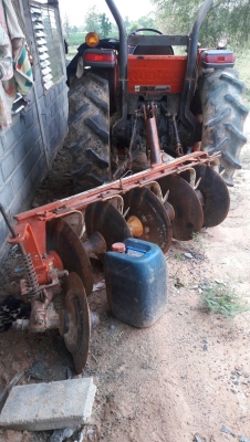 รถไถ 47  รถไถ 47 แรงอุปกร 2 ชิ้น  ( หลังคาไม่มี ) ขายตามสภาพ คับ     รถปี 53    ช.ม 2800  นิดฯฯ  พร้อมลุยงาน ราคาเบา ฯ   300000 บาท ทะเบียนพร้อม  ดูรถ จ .ศรีสะเกษ    วันทูคอล 098 668-3479 dtac 094 283-9369 สิทธิ์ คับ