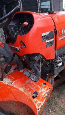 รถไถ 47  รถไถ 47 แรงอุปกร 2 ชิ้น  ( หลังคาไม่มี ) ขายตามสภาพ คับ     รถปี 53    ช.ม 2800  นิดฯฯ  พร้อมลุยงาน ราคาเบา ฯ   300000 บาท ทะเบียนพร้อม  ดูรถ จ .ศรีสะเกษ    วันทูคอล 098 668-3479 dtac 094 283-9369 สิทธิ์ คับ