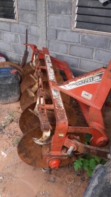 รถไถ 47  รถไถ 47 แรงอุปกร 2 ชิ้น  ( หลังคาไม่มี ) ขายตามสภาพ คับ     รถปี 53    ช.ม 2800  นิดฯฯ  พร้อมลุยงาน ราคาเบา ฯ   300000 บาท ทะเบียนพร้อม  ดูรถ จ .ศรีสะเกษ    วันทูคอล 098 668-3479 dtac 094 283-9369 สิทธิ์ คับ