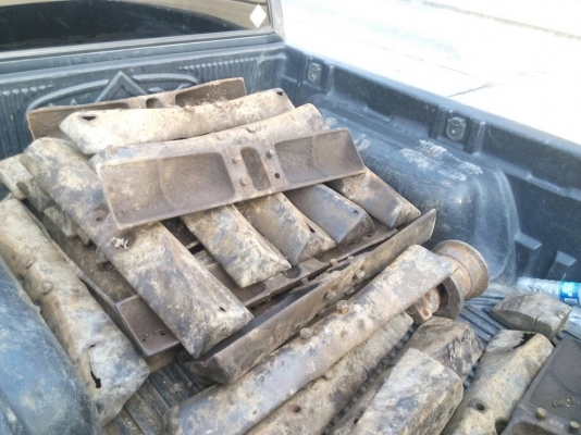 ขายแผ่นแทรก รถแทรกเตอร์ CAT-D-4  ตีนเป็ด สภาพตามรูป ขายไม่แพงครับ