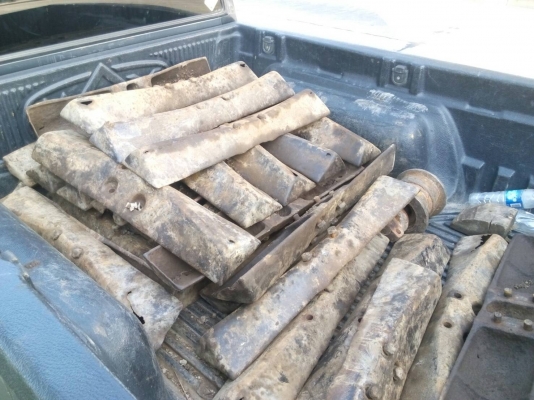 ขายแผ่นแทรก รถแทรกเตอร์ CAT-D-4  ตีนเป็ด สภาพตามรูป ขายไม่แพงครับ