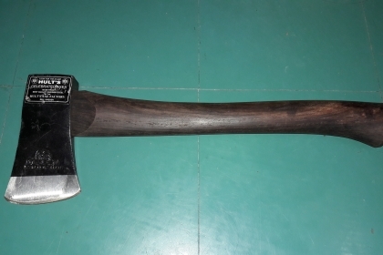 ขายขวานเสือ1 1/4 ปอน HULT'S CELEBRATED AXES. MADE IN SWEDEN.