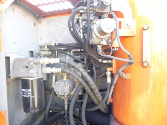 Hitachi ZX130K เก่าญี่ปุ่น ใบแทรค60ซม. มีไลน์หัวกระแทก แทรคเหล็กหุ้มก้อนยาง