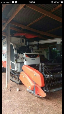 ขายรถเกี่ยวข้าว KUBOTA 95 PLUS รถปี 58  ใช้งานได้ 800 กว่า ช.ม
