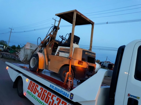 tractor-backhoe จัดส่ง รถตัก KOMATSU SD10 ให้ลูกค้าไปตักเปลือกมะพร้าว สมุทรสงครามครับ