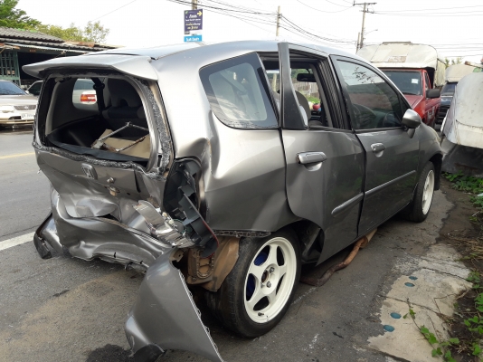 ขายรถอุบัติเหต Honda Jazz ปี2007 เล่มโอนมีพร้อม