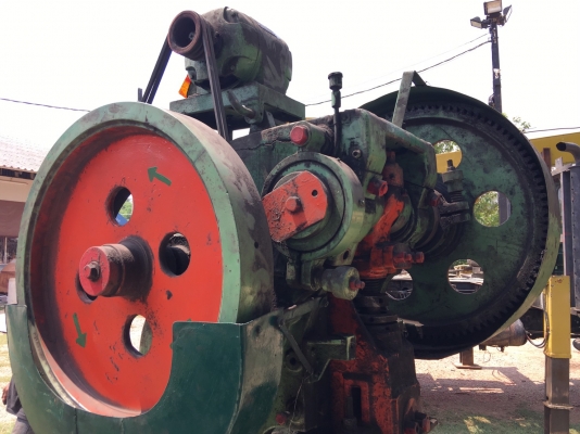 เครื่องปั้มโลหะ แบบเท้าเหยียบ ใช้งานได้ปกติ ขายตามสภาพ เครื่องปั้มโลหะ แบบเท้าเหยียบ ใช้งานได้ปกติ ขายตามสภาพ