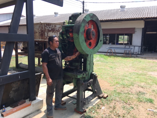 เครื่องปั้มโลหะ แบบเท้าเหยียบ ใช้งานได้ปกติ ขายตามสภาพ เครื่องปั้มโลหะ แบบเท้าเหยียบ ใช้งานได้ปกติ ขายตามสภาพ