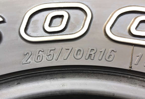 ยาง Maxxis 265 70 16 ปลายปี12 ดอกเต็มใช้ยาว ราคาไม่แพง