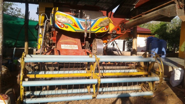 ขายรถเกี่ยวข้าวพร้อมรถเทเลอร์