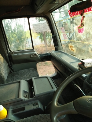 ขาย HINO เครื่อง EM 100 220 แรงม้า ขาย HINO เครื่อง EM 100 220 แรงม้า