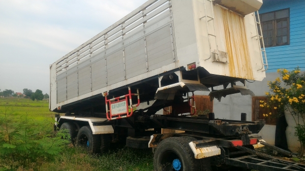 ขายครับ Hino Maca 380 แรง ปี 56 แม่+ลูก สภาพพร้อมใช้งาน เอกสารเล่มทะเบียนพร้อมโอน ราคา 2,690,000 ต่อ