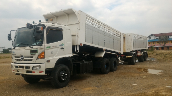 ขายครับ Hino Maca 380 แรง ปี 56 แม่+ลูก สภาพพร้อมใช้งาน เอกสารเล่มทะเบียนพร้อมโอน ราคา 2,690,000 ต่อ