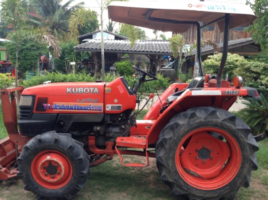 รถไถ 28 แรง เอกสารครบ   อุปกร 2 ชิ้น   ผานหน้ +ผานหลัง    พร้อมใช้ราคาเบา ฯฯฯ  140,000  บาท   วันทูคอล 098 668-3479 dtac 094 283-9369 สิทธิ์ คับ