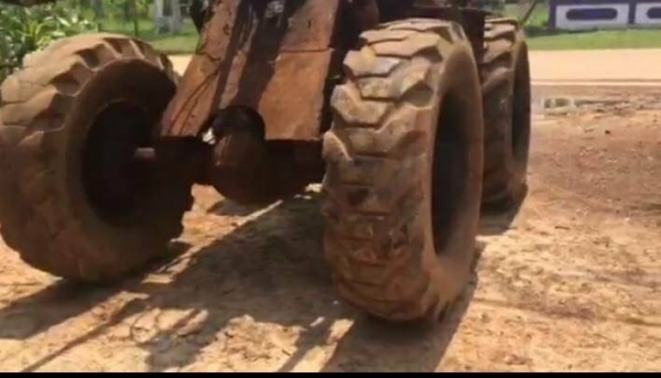 ขายรถตัก 195,000 บาท KOMATSU JH30 เครื่องดี เกียร์แรง สภาพพร้อมใช้ เอกสารชื้อขาย  รถอยู่ จ.สกลนคร โทร&amp;ไอดีไลน์ 0610710295
