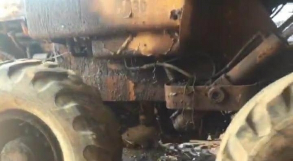 ขายรถตัก 195,000 บาท KOMATSU JH30 เครื่องดี เกียร์แรง สภาพพร้อมใช้ เอกสารชื้อขาย  รถอยู่ จ.สกลนคร โทร&amp;ไอดีไลน์ 0610710295