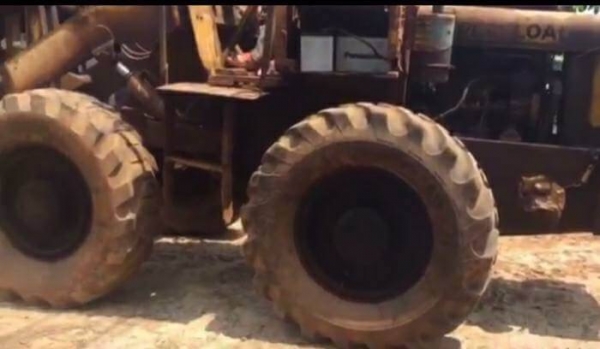ขายรถตัก 195,000 บาท KOMATSU JH30 เครื่องดี เกียร์แรง สภาพพร้อมใช้ เอกสารชื้อขาย  รถอยู่ จ.สกลนคร โทร&amp;ไอดีไลน์ 0610710295