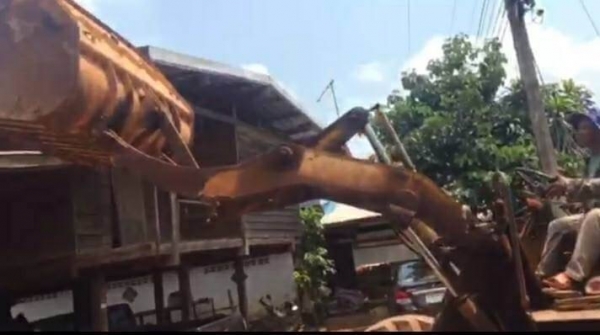 ขายรถตัก 195,000 บาท KOMATSU JH30 เครื่องดี เกียร์แรง สภาพพร้อมใช้ เอกสารชื้อขาย  รถอยู่ จ.สกลนคร โทร&amp;ไอดีไลน์ 0610710295