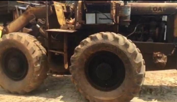 ขายรถตัก 195,000 บาท KOMATSU JH30 เครื่องดี เกียร์แรง สภาพพร้อมใช้ เอกสารชื้อขาย  รถอยู่ จ.สกลนคร โทร&amp;ไอดีไลน์ 0610710295