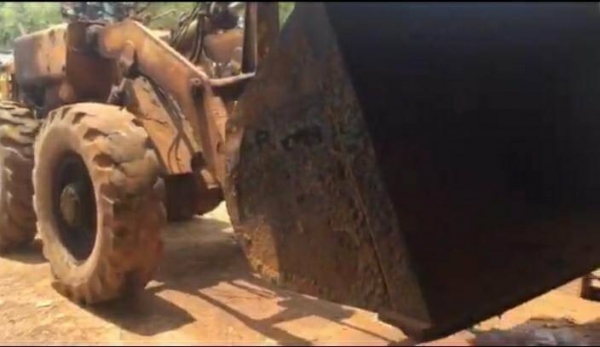 ขายรถตัก 195,000 บาท KOMATSU JH30 เครื่องดี เกียร์แรง สภาพพร้อมใช้ เอกสารชื้อขาย  รถอยู่ จ.สกลนคร โทร&amp;ไอดีไลน์ 0610710295