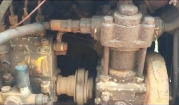 ขายรถตัก 195,000 บาท KOMATSU JH30 เครื่องดี เกียร์แรง สภาพพร้อมใช้ เอกสารชื้อขาย  รถอยู่ จ.สกลนคร โทร&amp;ไอดีไลน์ 0610710295