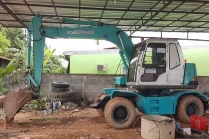 ขาย 885,000 แบคโฮล้อยาง 4WD KOBELCO SK100W YE03 สภาพสวยพร้อมใช้งาน เครื่องดี ปั้มแรง ไฟฟ้าครบ เอกสารใบอินวอยซ์  รถอยู่ จ.อุดรธานี โทร&amp;ไอดีไลน์ 0610710295