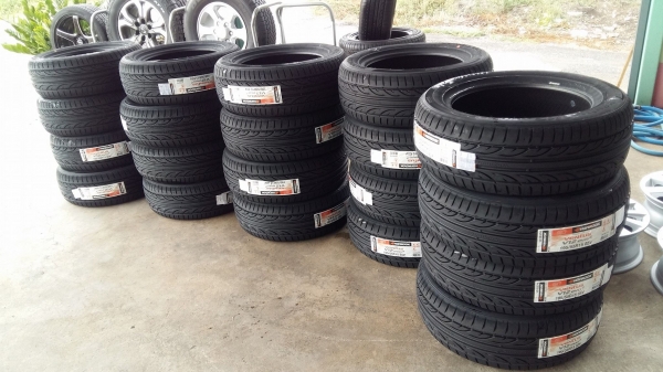 ขายยางใหม่ปี17 Hankook (V12) 195/55r15 สนใจติดต่อร้าน ก.เจริญการยางครับ 081-3747940 ขายยางใหม่ปี17 Hankook (V12) 195/55r15 สนใจติดต่อร้าน ก.เจริญการยางครับ 081-3747940
