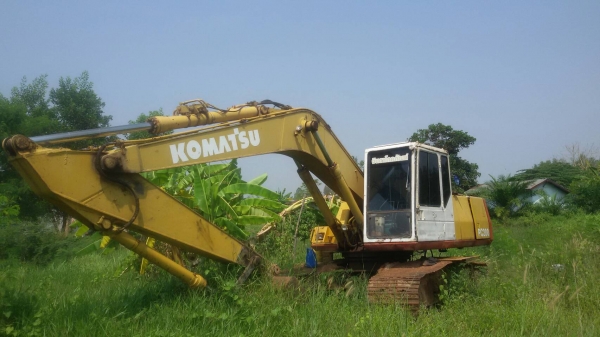 ขายด่วน KOMATSU PC200-5 ขายตามสภาพ เครื่องเสื้อทะลุ ปั้มดี โซ่ช่วงล่างพร้อมใช้งาน บูมอามสวย บอดี้สวย  เอกสารสัญญาซื้อขาย