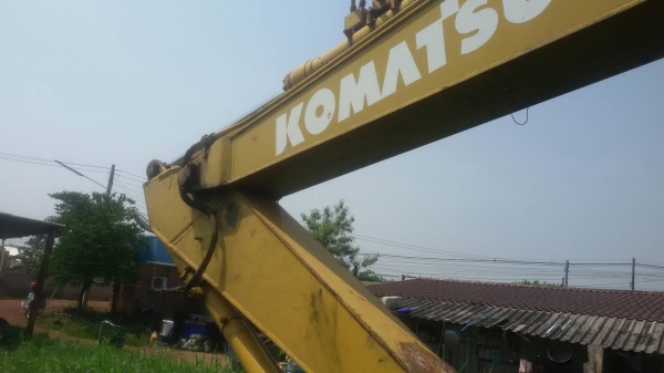 ขายด่วน KOMATSU PC200-5 ขายตามสภาพ เครื่องเสื้อทะลุ ปั้มดี โซ่ช่วงล่างพร้อมใช้งาน บูมอามสวย บอดี้สวย  เอกสารสัญญาซื้อขาย