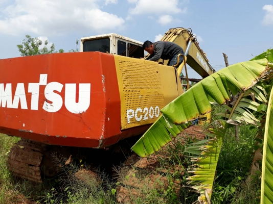 ขายด่วน KOMATSU PC200-5 ขายตามสภาพ เครื่องเสื้อทะลุ ปั้มดี โซ่ช่วงล่างพร้อมใช้งาน บูมอามสวย บอดี้สวย  เอกสารสัญญาซื้อขาย
