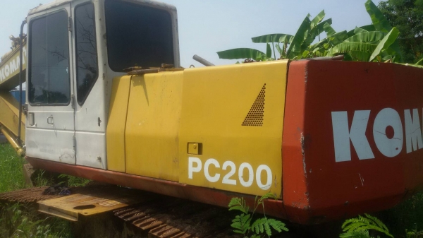 ขายด่วน KOMATSU PC200-5 ขายตามสภาพ เครื่องเสื้อทะลุ ปั้มดี โซ่ช่วงล่างพร้อมใช้งาน บูมอามสวย บอดี้สวย  เอกสารสัญญาซื้อขาย