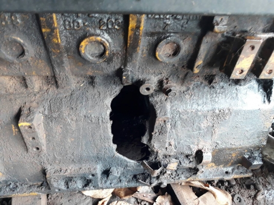 ขายด่วน KOMATSU PC200-5 ขายตามสภาพ เครื่องเสื้อทะลุ ปั้มดี โซ่ช่วงล่างพร้อมใช้งาน บูมอามสวย บอดี้สวย  เอกสารสัญญาซื้อขาย