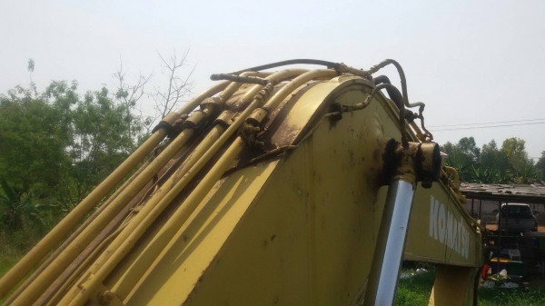 ขายด่วน KOMATSU PC200-5 ขายตามสภาพ เครื่องเสื้อทะลุ ปั้มดี โซ่ช่วงล่างพร้อมใช้งาน บูมอามสวย บอดี้สวย  เอกสารสัญญาซื้อขาย